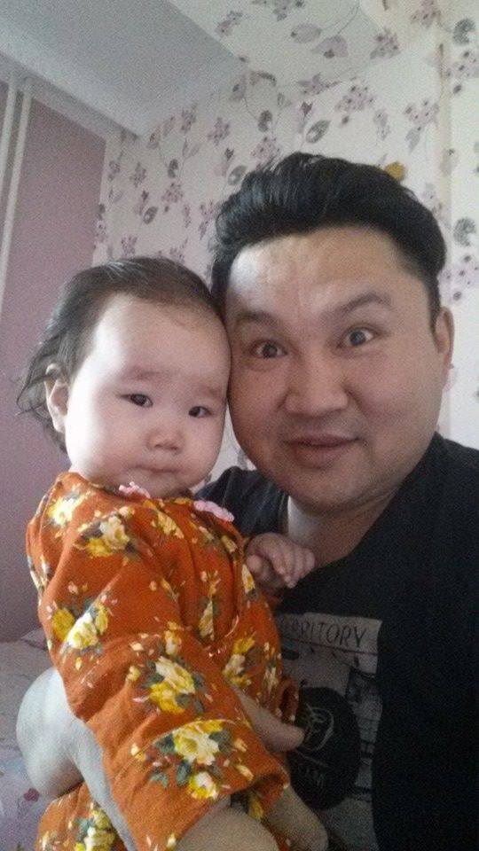 Жүжигчин Эрдэнэзааны “баяр баясал”